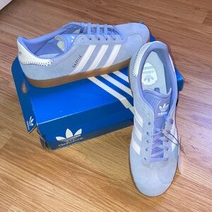 NWT Adidas Gazelle Unisex Spark Blue Suede Sneakers w Box sz W 7 M 6